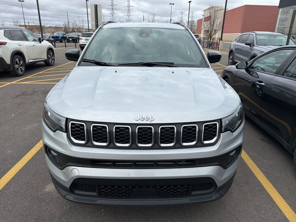 Used 2025 Jeep Compass Latitude SUV