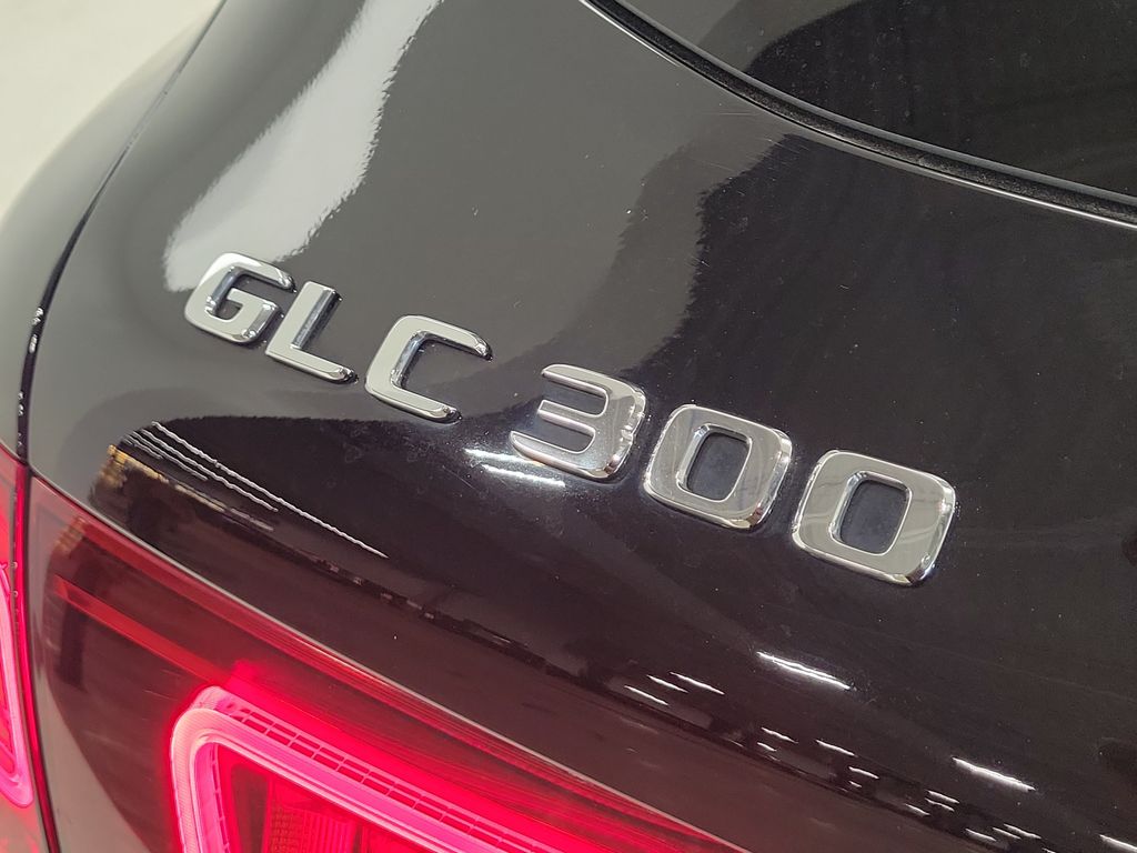 2021 Mercedes-Benz GLC GLC300 - Photo 7