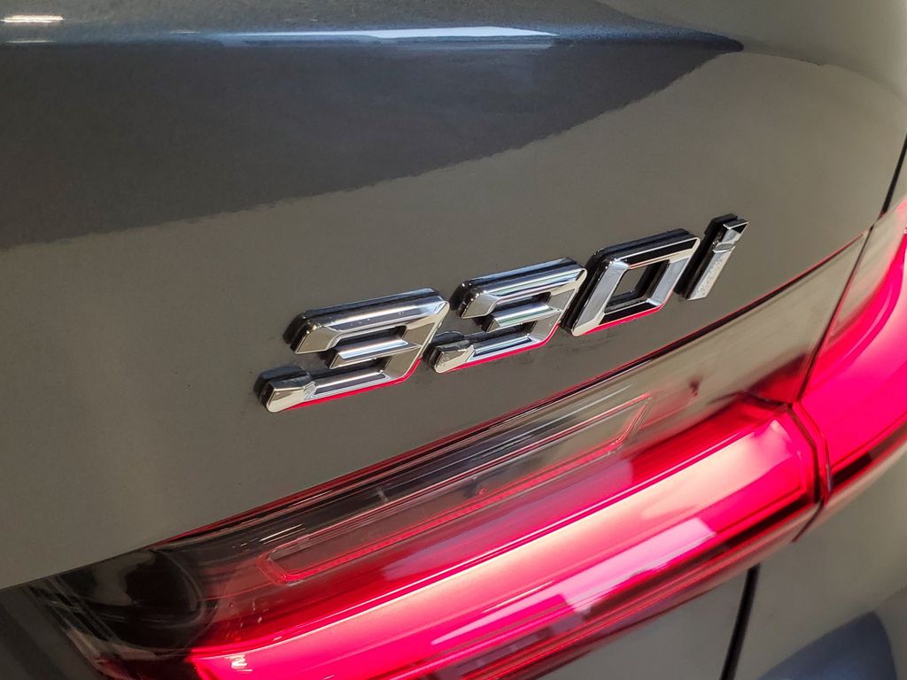 2022 BMW 3 Series 330i - Photo 6