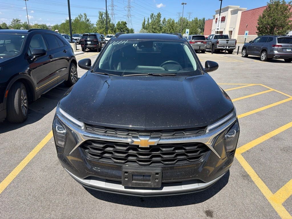 Used 2025 Chevrolet Trax LT SUV