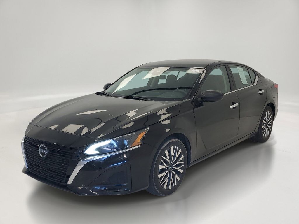 Used 2025 Nissan Altima SV Sedan