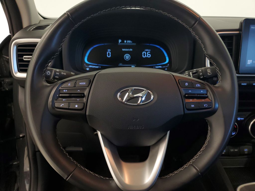 2025 Hyundai Venue SEL - Photo 15