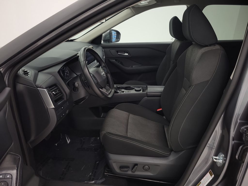 2025 Nissan Rogue SV - Photo 11