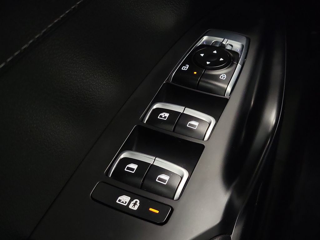 2025 Kia K5 LXS - Photo 17