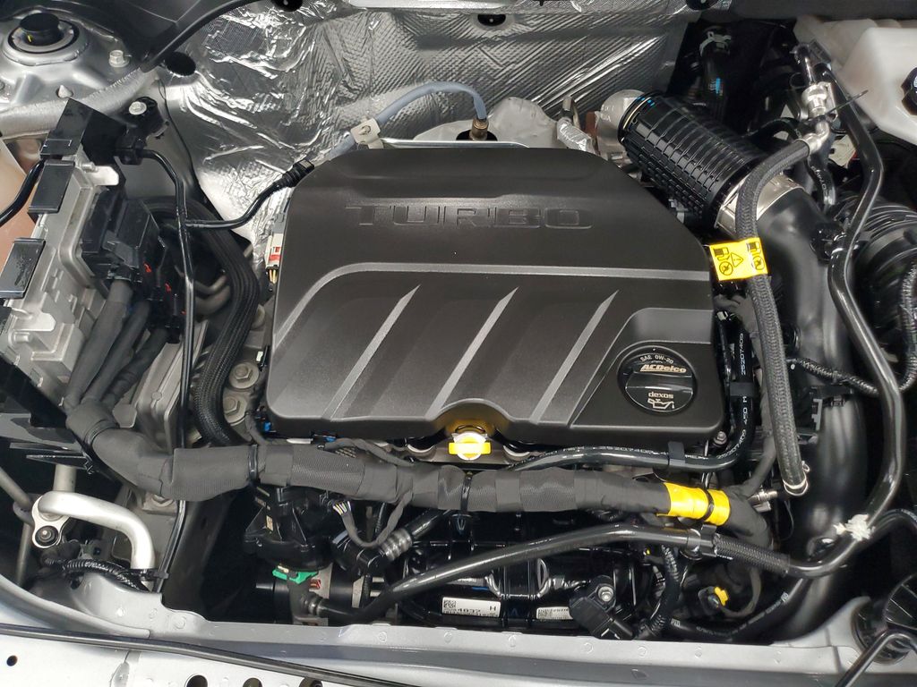 2025 Chevrolet Trax LT - Photo 9