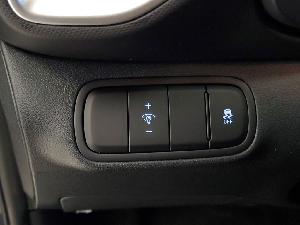 2025 Hyundai Venue SEL - Photo 13