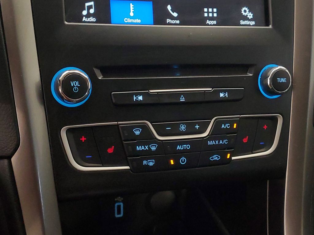 2018 Ford Fusion SE - Photo 21