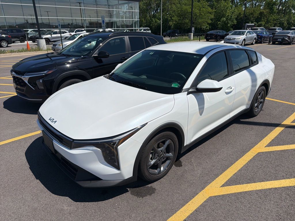 2025 Kia K4 LXS AT's photo