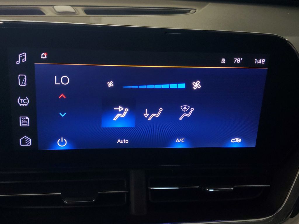 2025 Chevrolet Trax LT - Photo 17