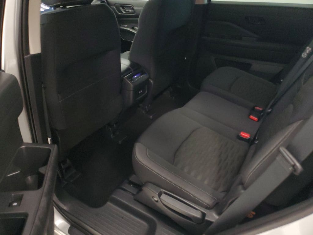 2025 Nissan Pathfinder SV - Photo 22