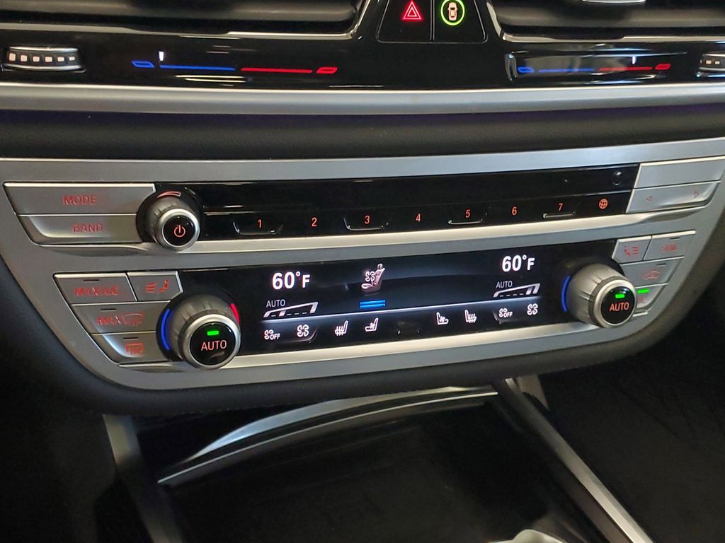 2022 BMW 7 Series 740i - Photo 23