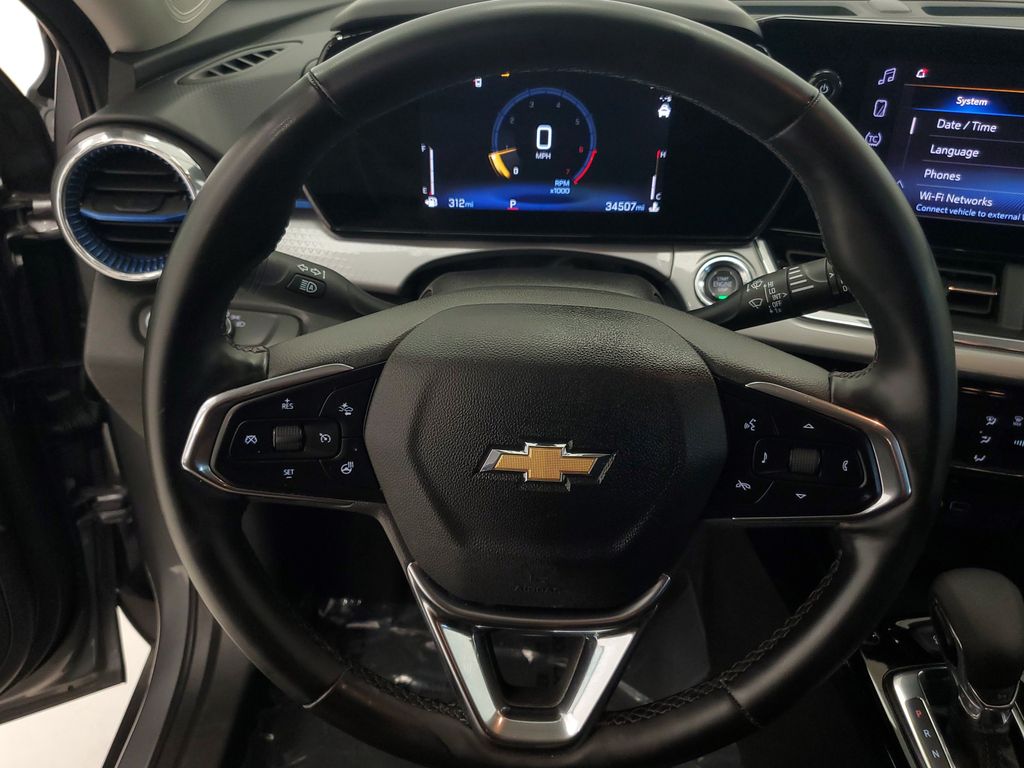2025 Chevrolet Trax LT - Photo 14