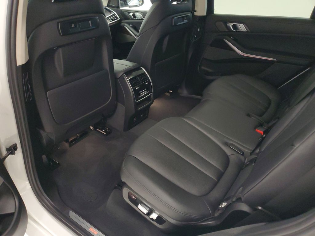 2020 BMW X7 40i - Photo 24