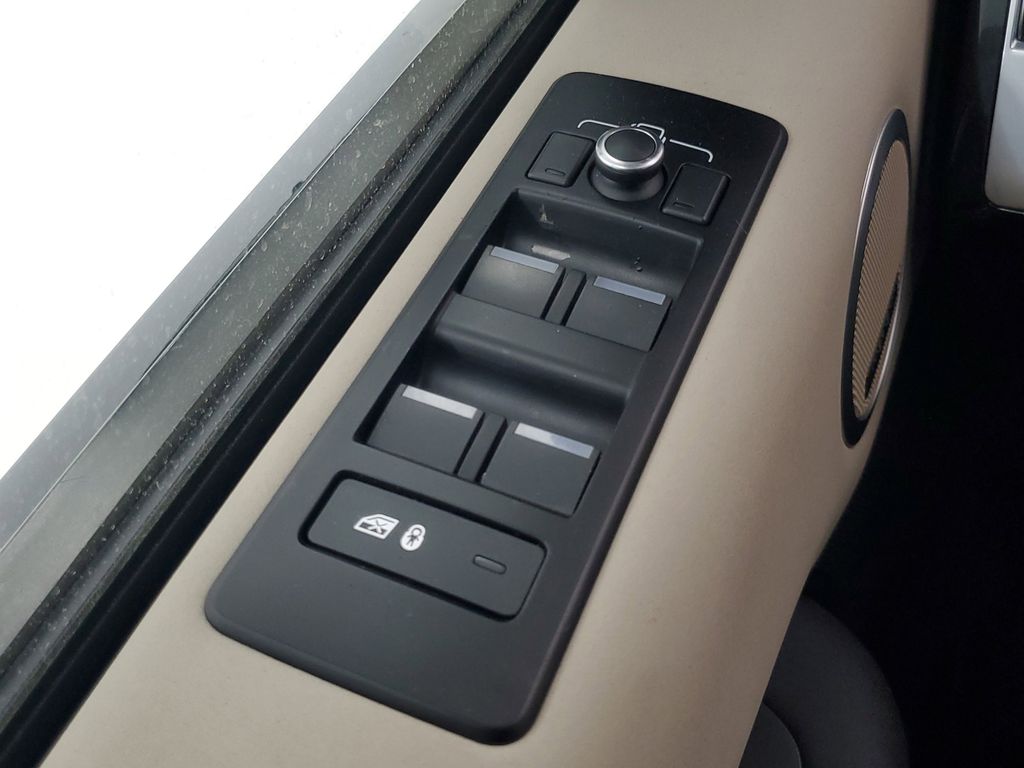 2020 Land Rover Discovery Landmark Edition - Photo 16
