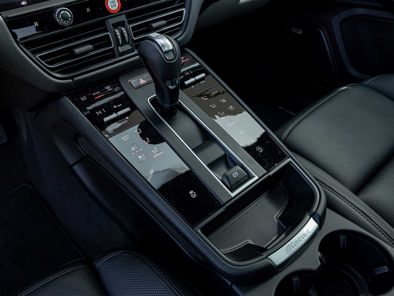 2026 Porsche Macan - Photo 21