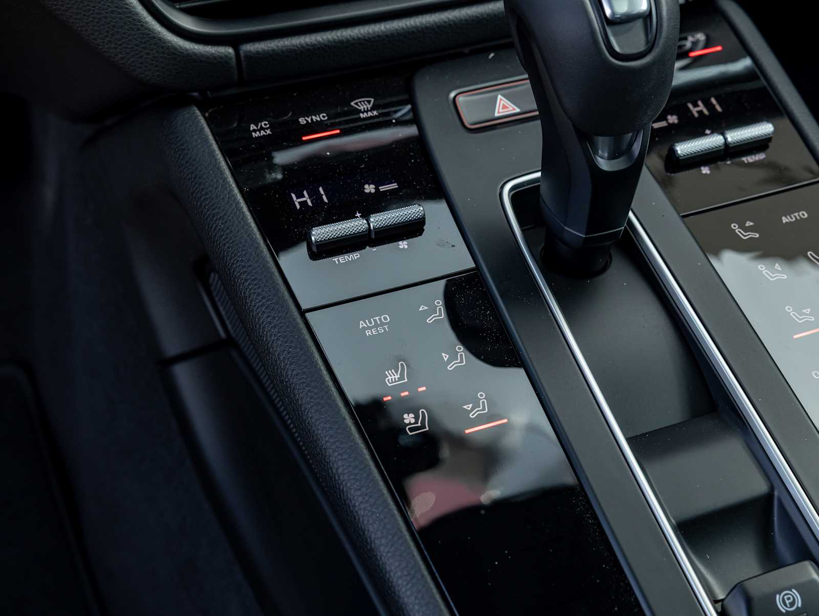 2026 Porsche Macan - Photo 22