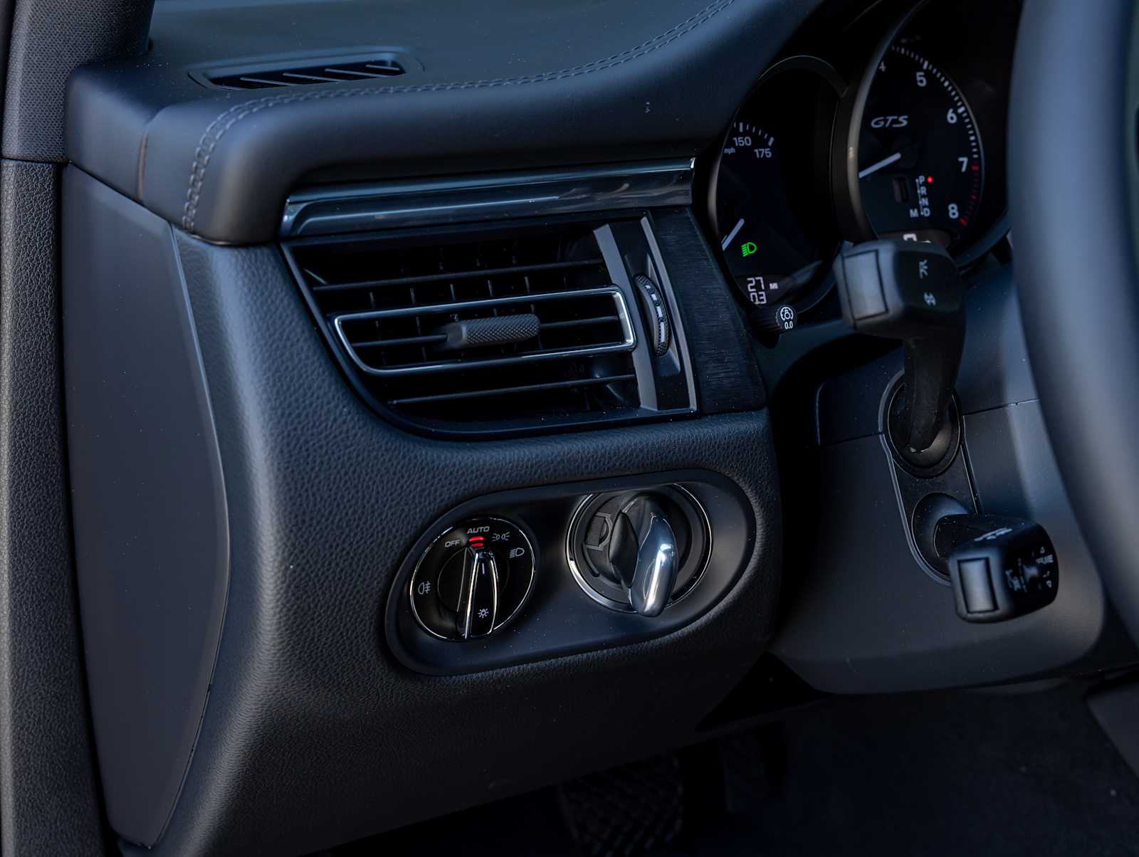 2026 Porsche Macan GTS - Photo 17