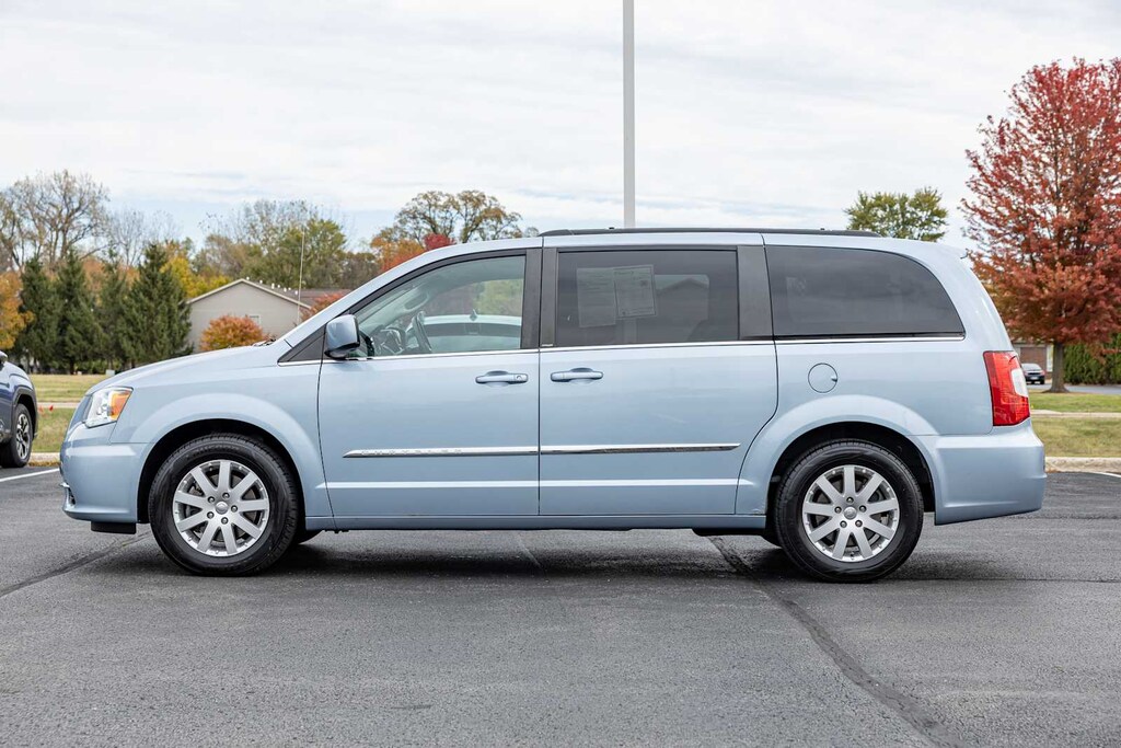 Used 2013 Chrysler Town & Country Touring Wgn