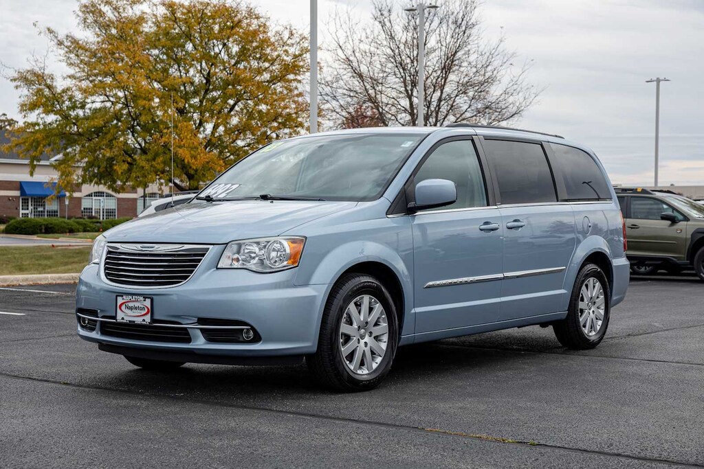 Used 2013 Chrysler Town & Country Touring Wgn