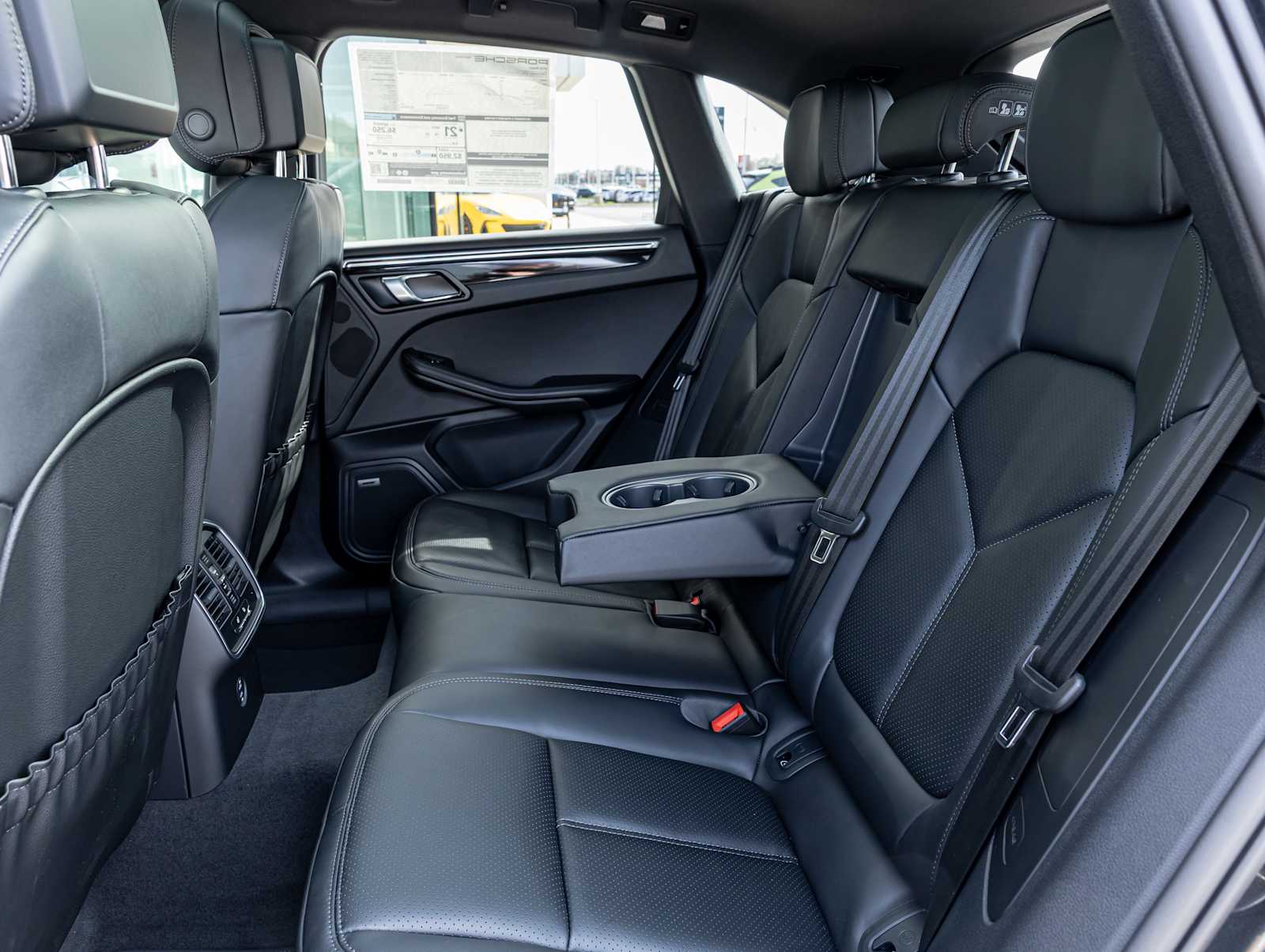2026 Porsche Macan - Photo 28