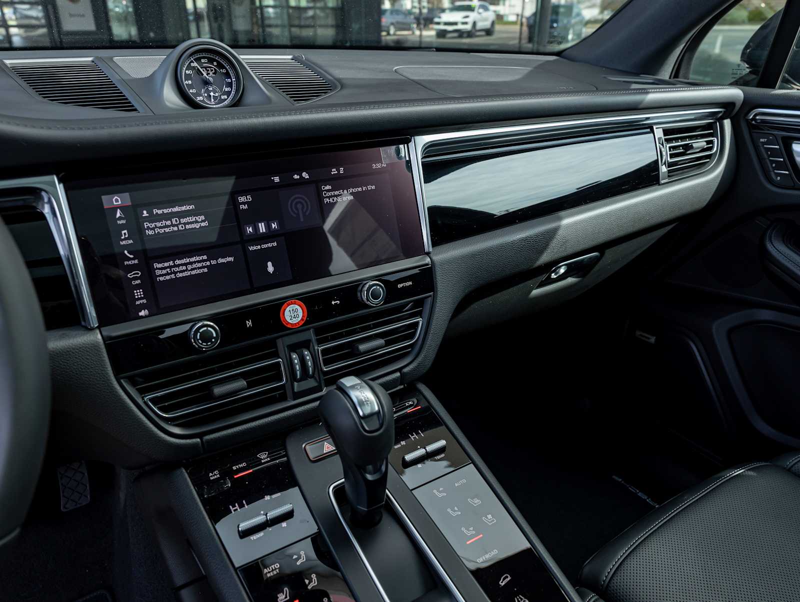 2026 Porsche Macan - Photo 18