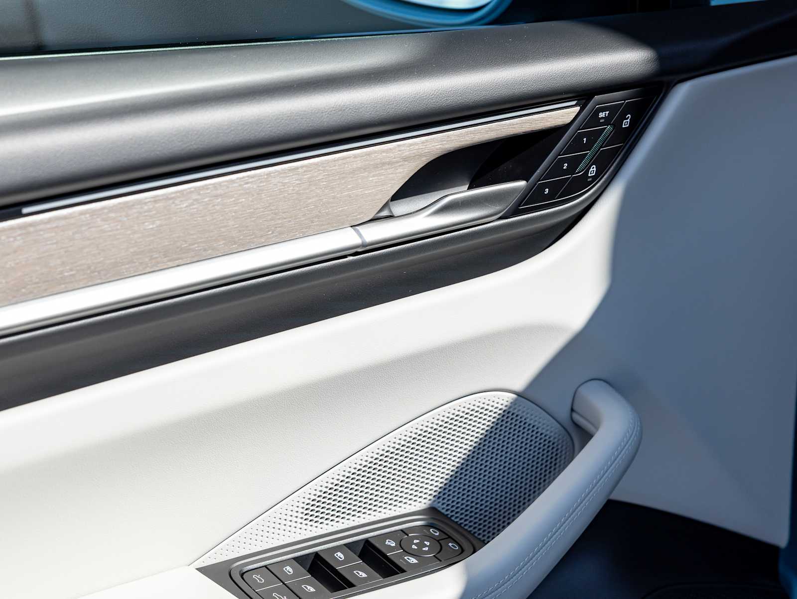 2026 Porsche Macan Base - Photo 14