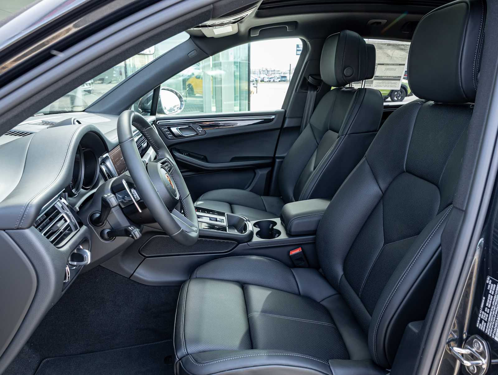 2026 Porsche Macan - Photo 27