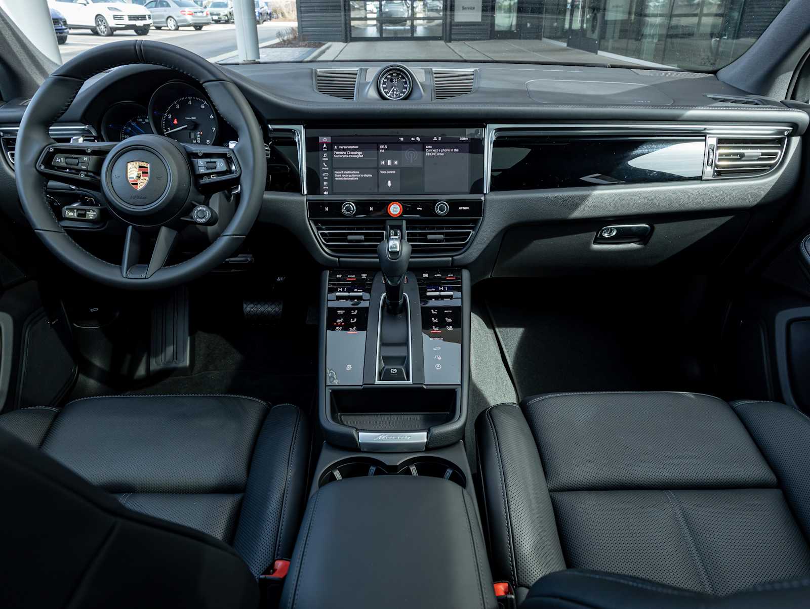 2026 Porsche Macan - Photo 12