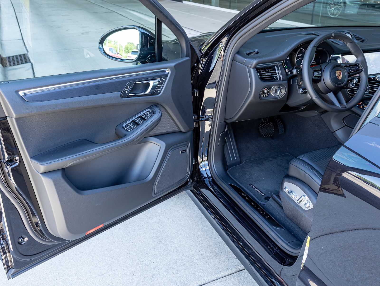 2026 Porsche Macan GTS - Photo 13