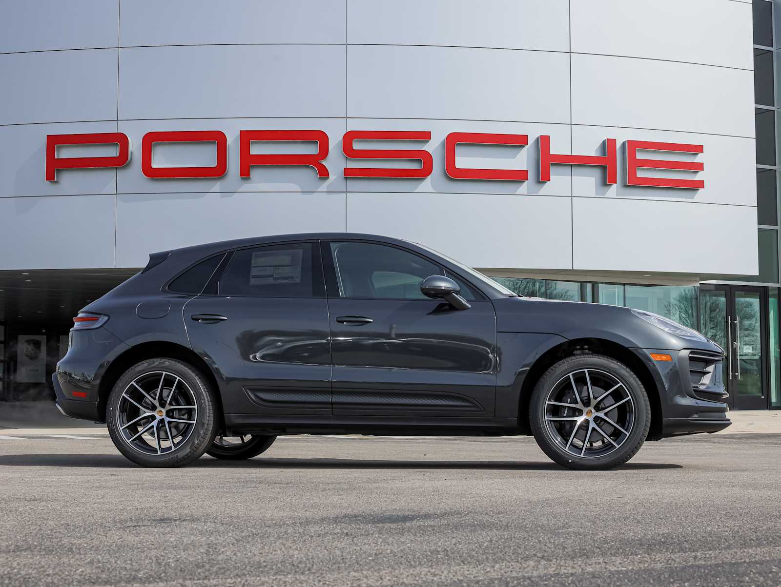 2026 Porsche Macan - Photo 9