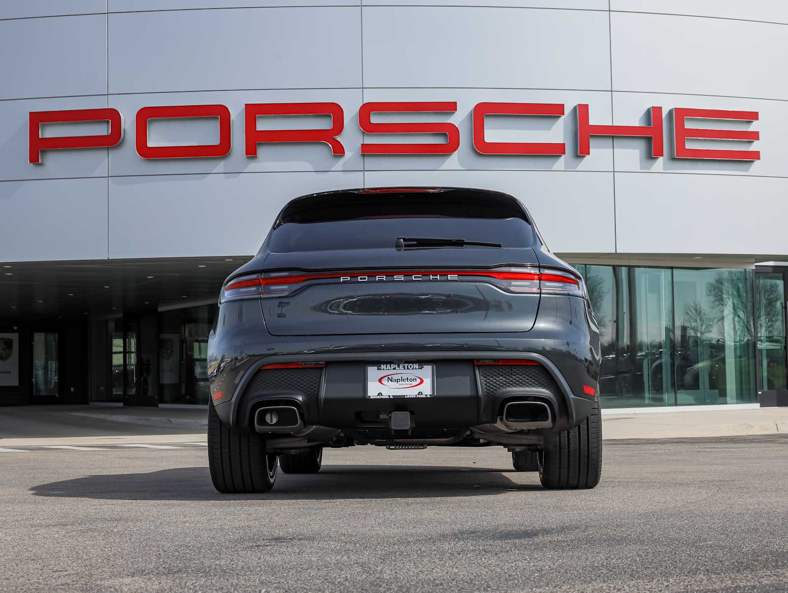 2026 Porsche Macan - Photo 11
