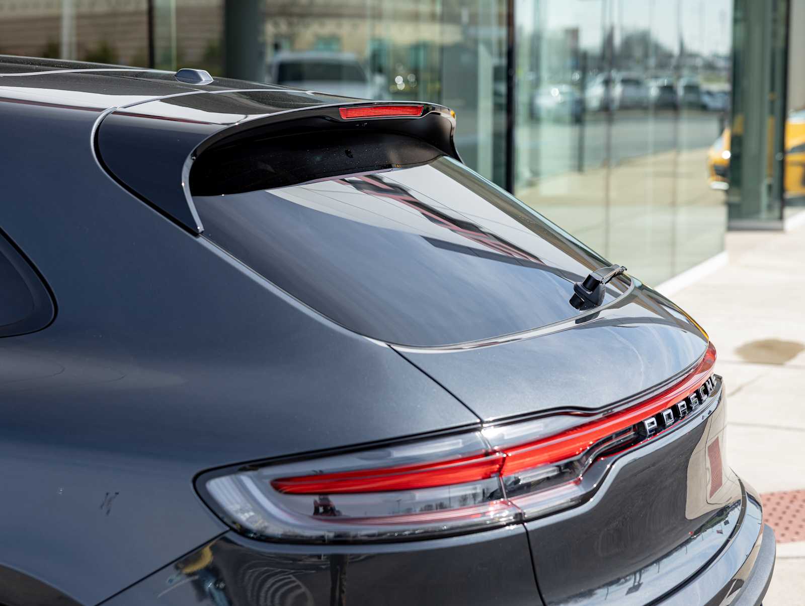2026 Porsche Macan - Photo 38