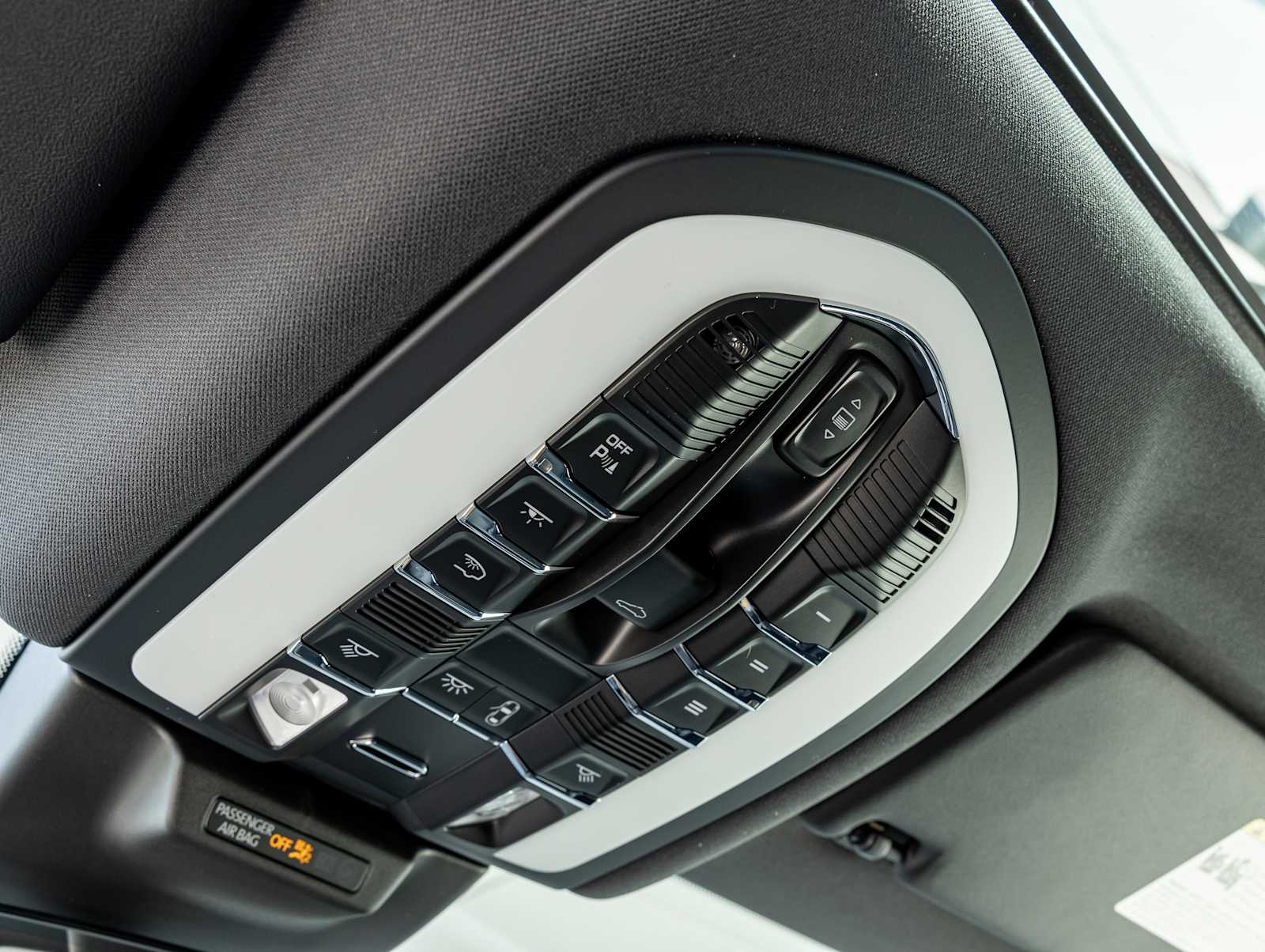 2026 Porsche Macan - Photo 25