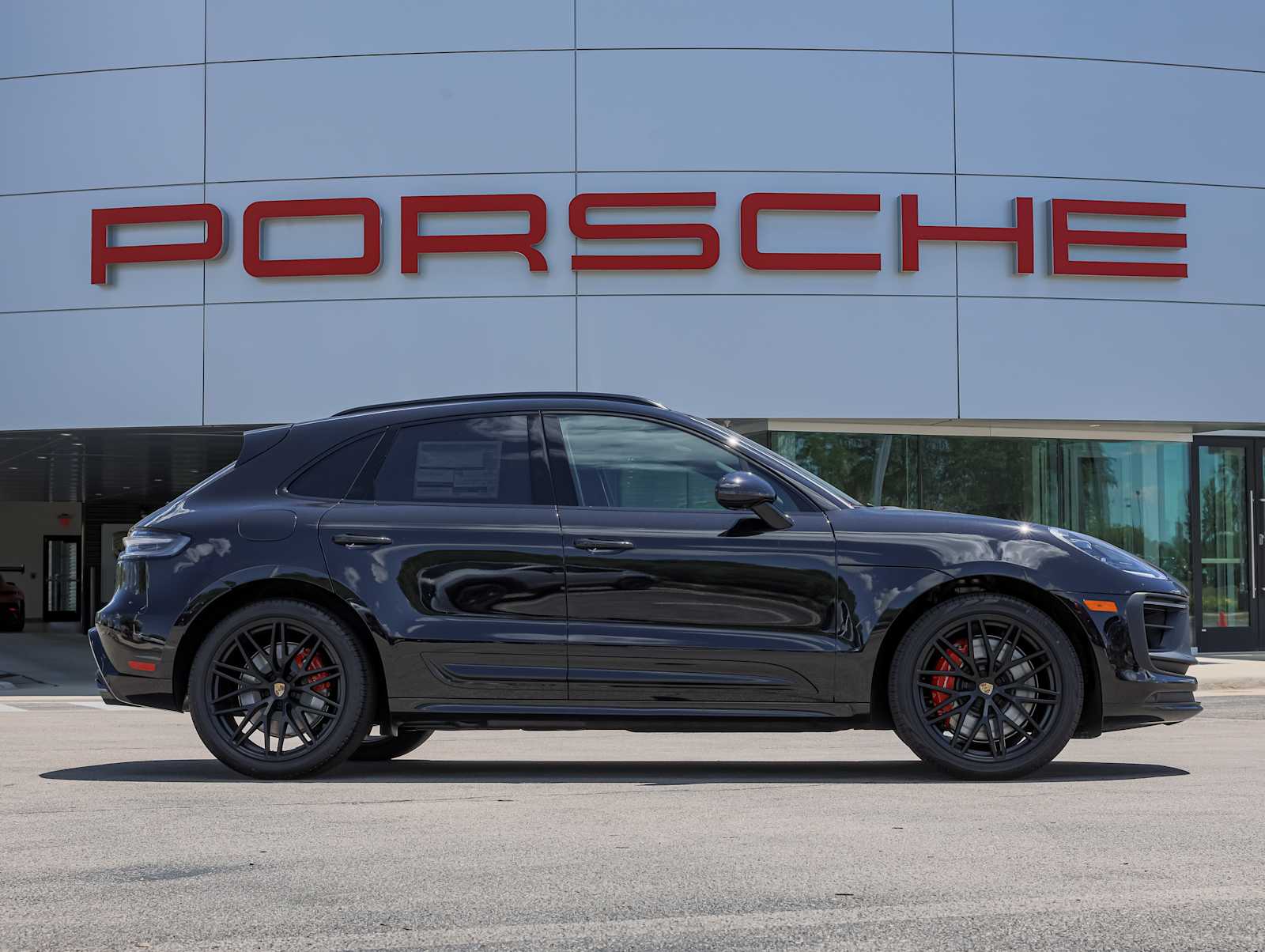 2026 Porsche Macan GTS - Photo 9