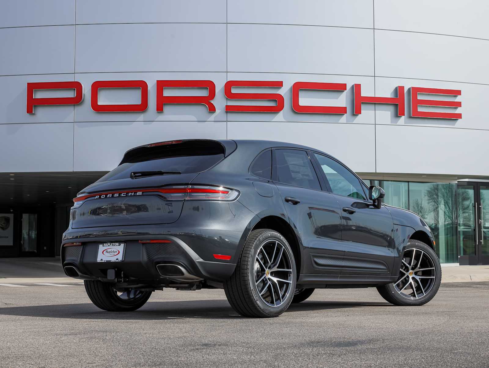 2026 Porsche Macan - Photo 10