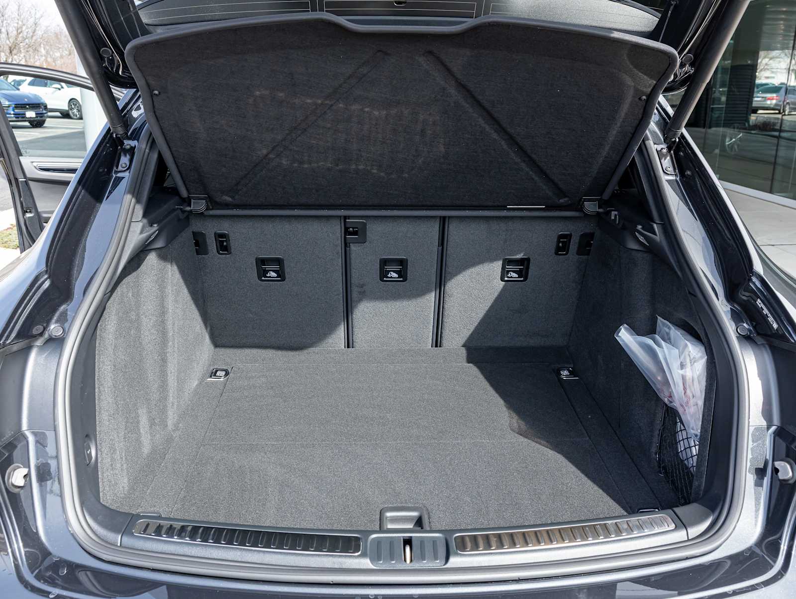 2026 Porsche Macan - Photo 31