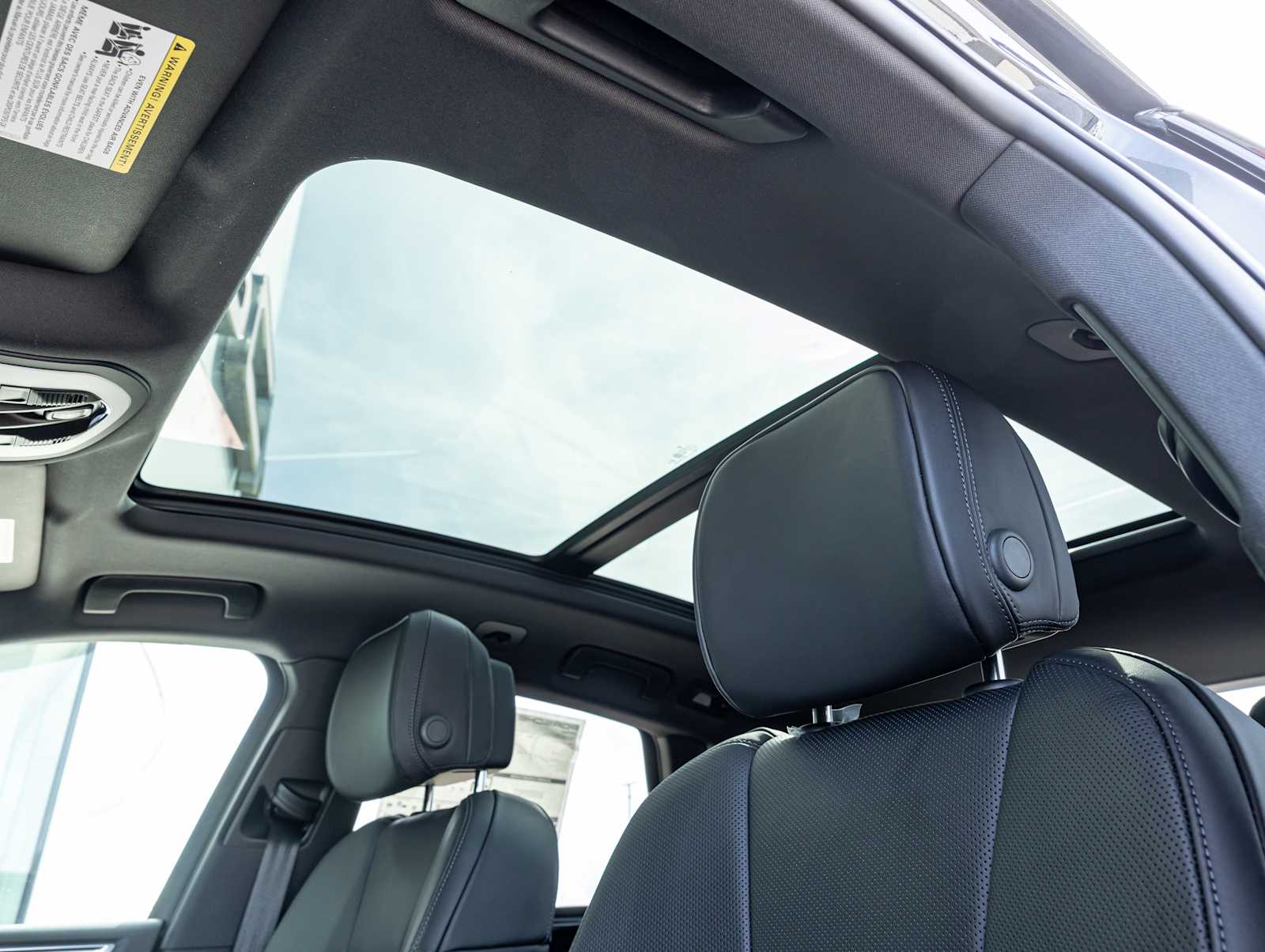 2026 Porsche Macan - Photo 26
