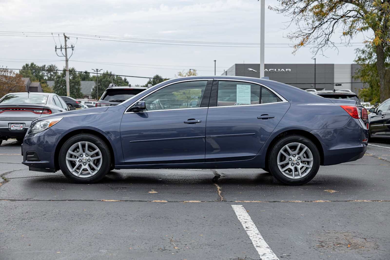 2013 Chevrolet Malibu 1LT photo 2