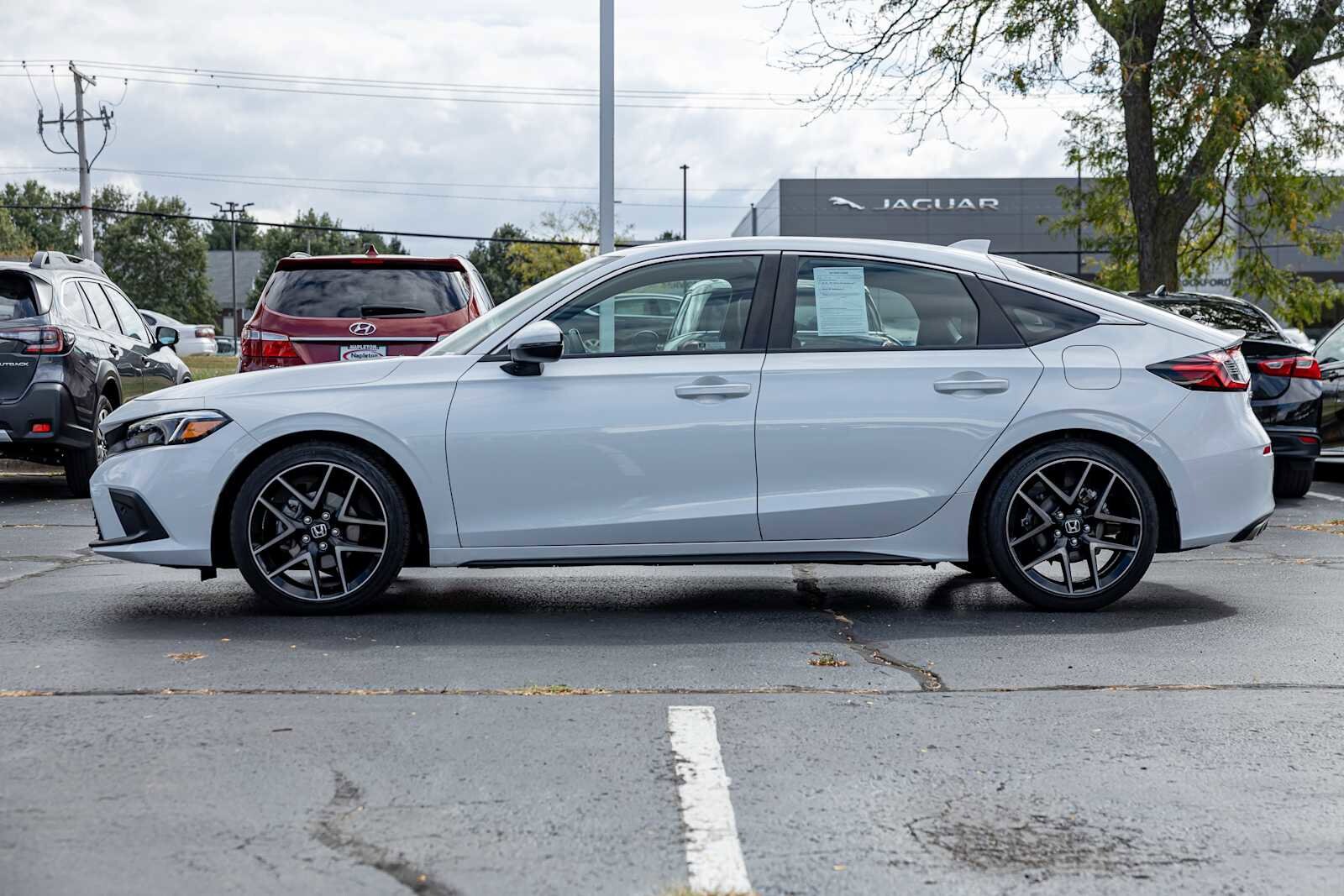 2022 Honda Civic Sport Touring Hatchback photo 3