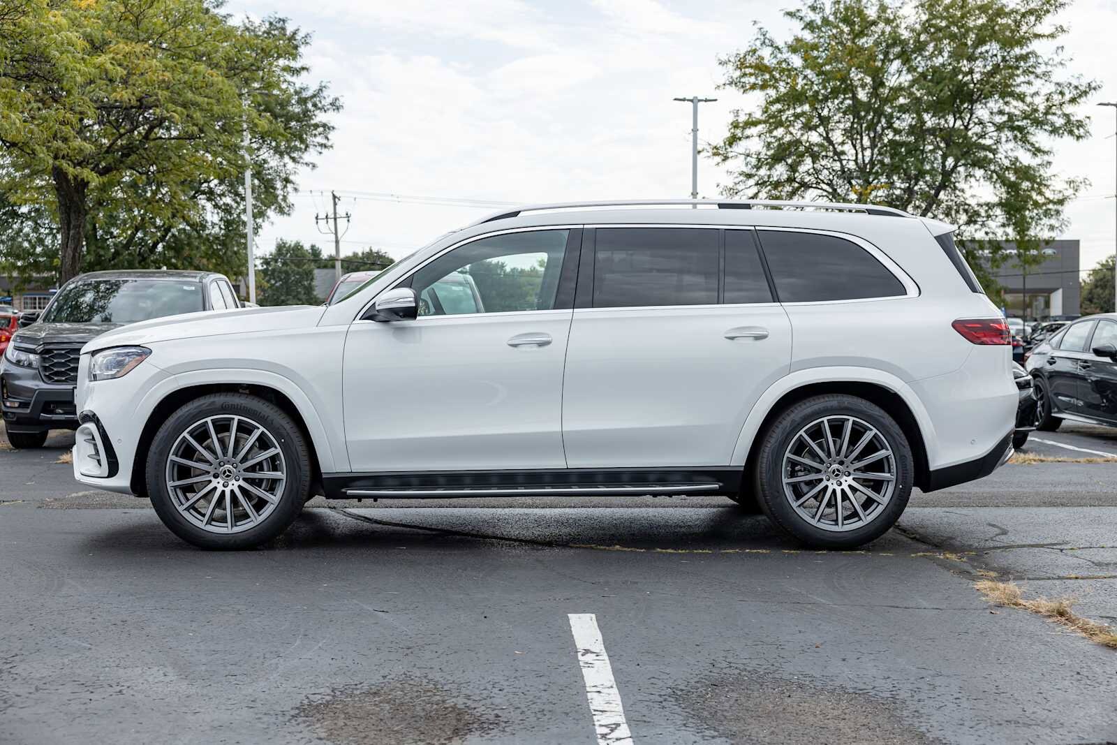 2026 Mercedes Benz GLS 580 4MATIC photo 3
