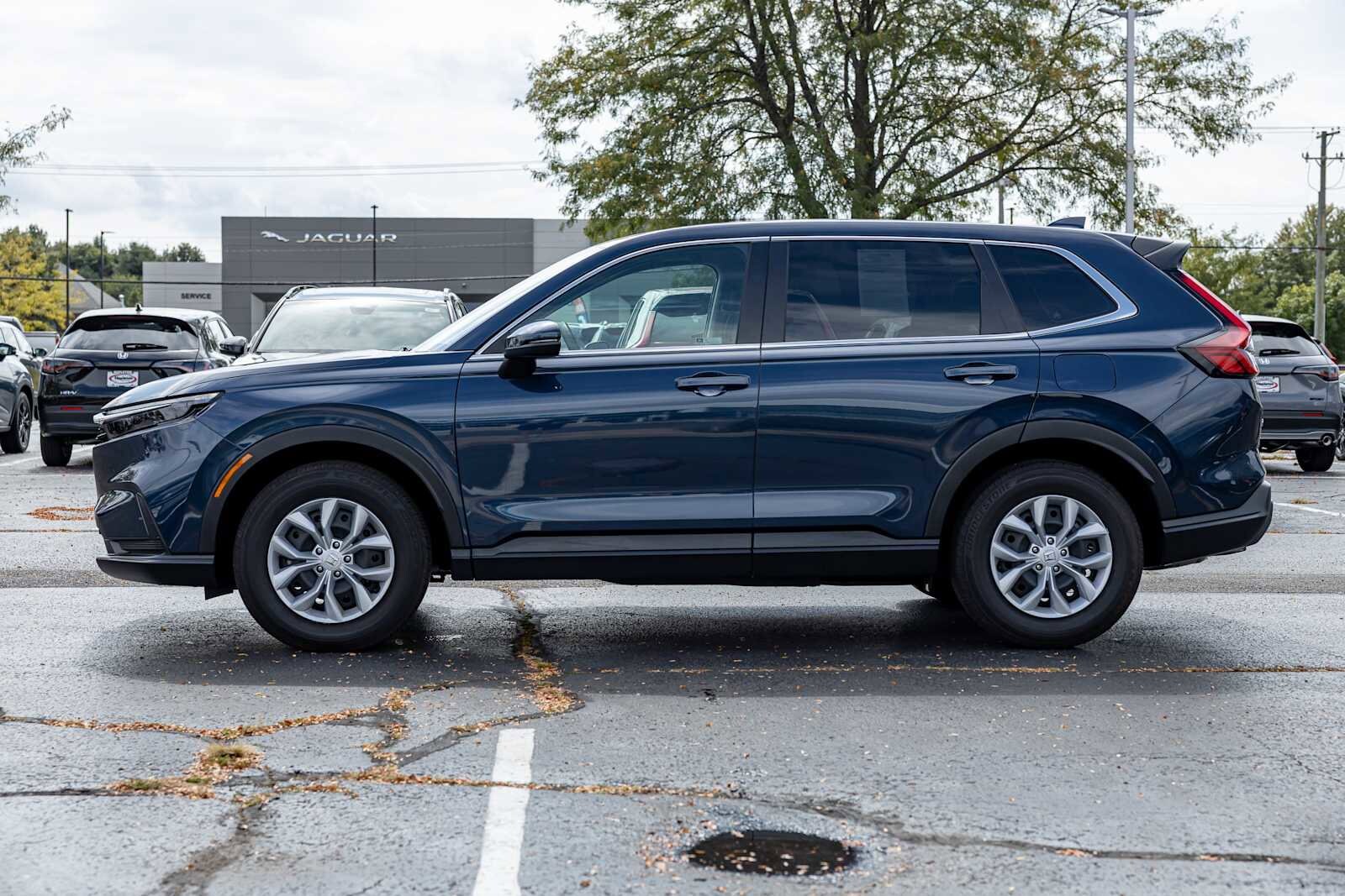 2023 Honda CR-V LX photo 4