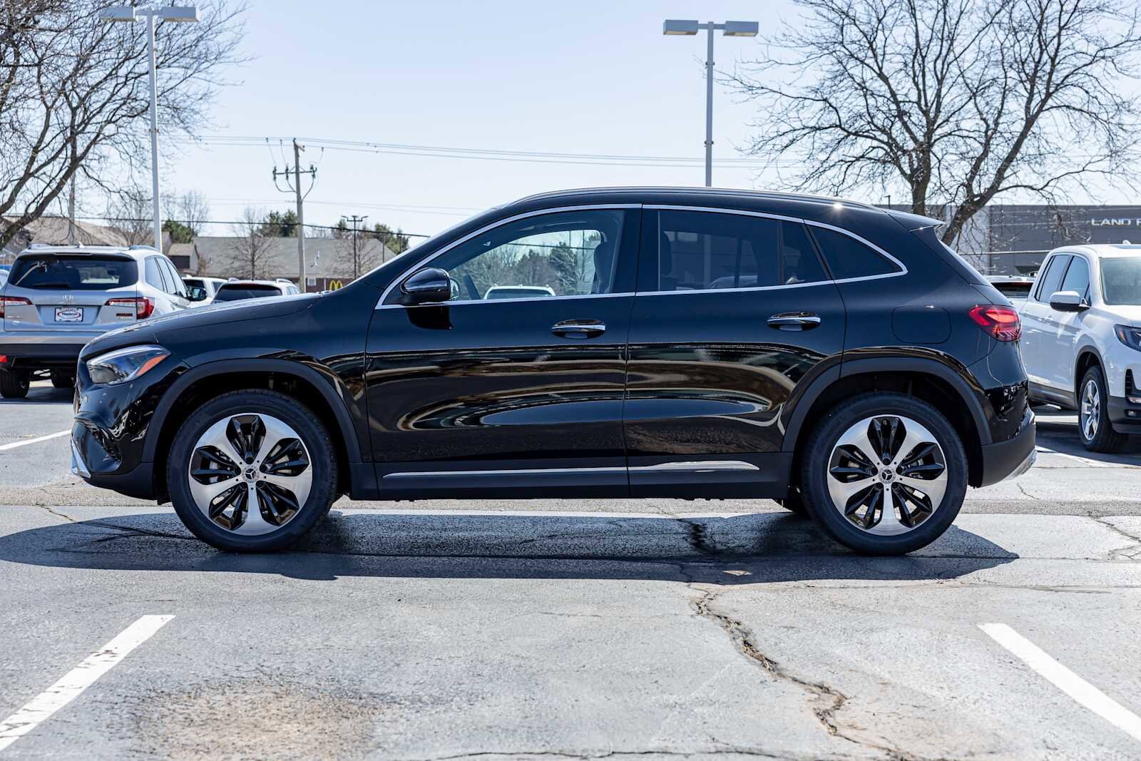 2025 Mercedes Benz GLA 250 4MATIC photo 3