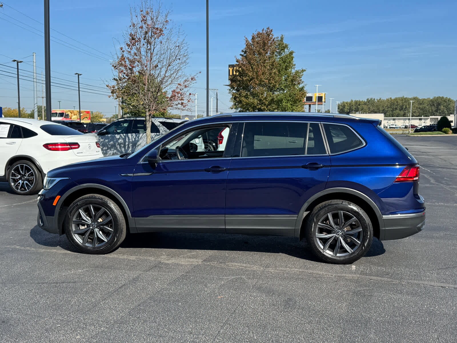 2022 Volkswagen Tiguan SE photo 2