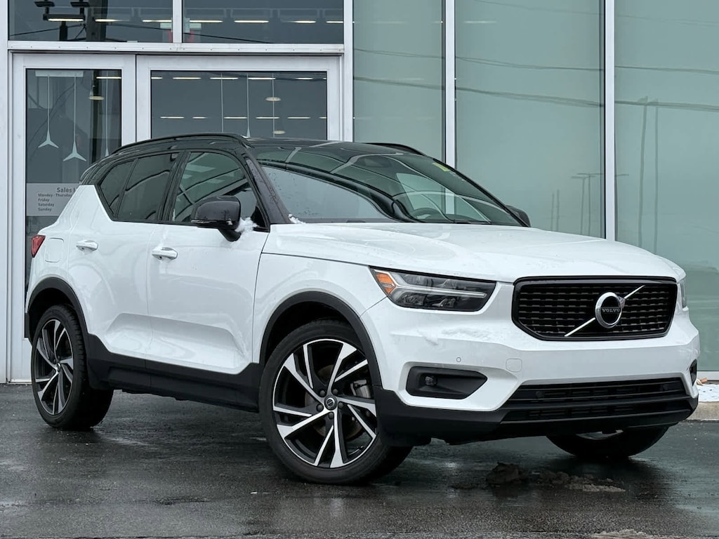Used 2021 Volvo XC40 T4 R-Design SUV
