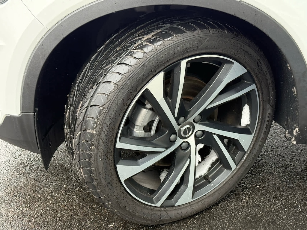 Used 2021 Volvo XC40 T4 R-Design SUV