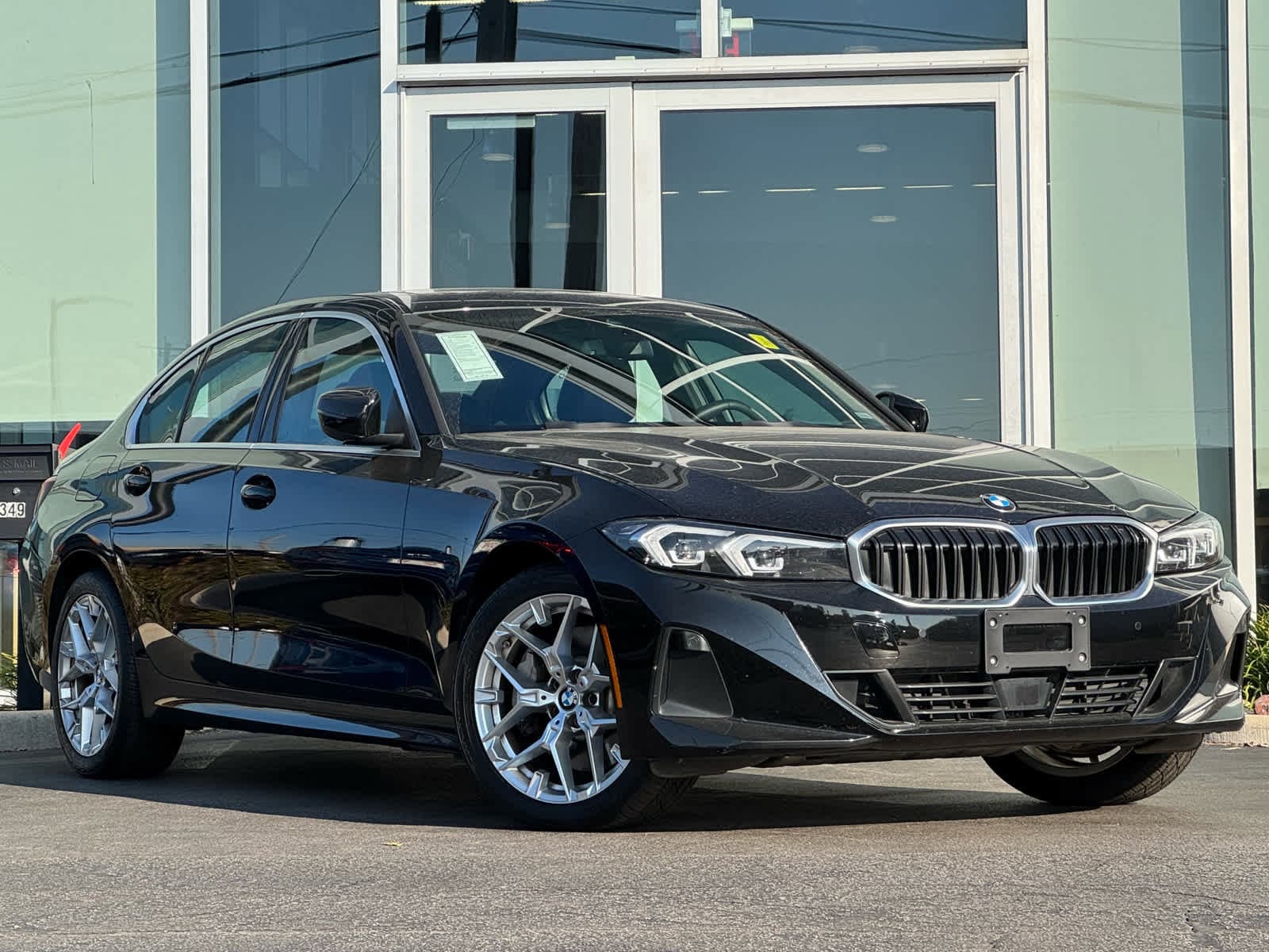 2025 BMW 3 Series 330i's photo