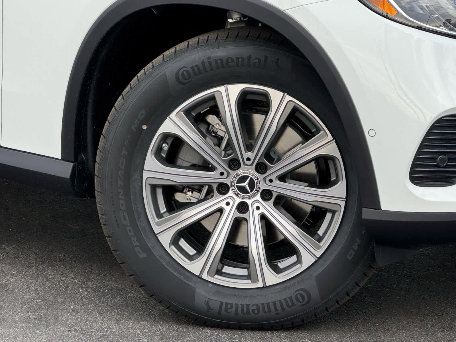 2026 Mercedes Benz GLC 300 4MATIC photo 2