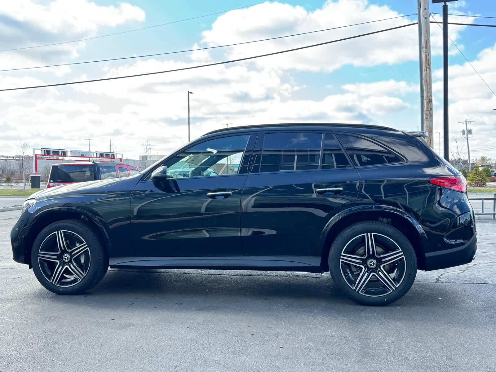 2025 Mercedes Benz GLC 300 4MATIC photo 3