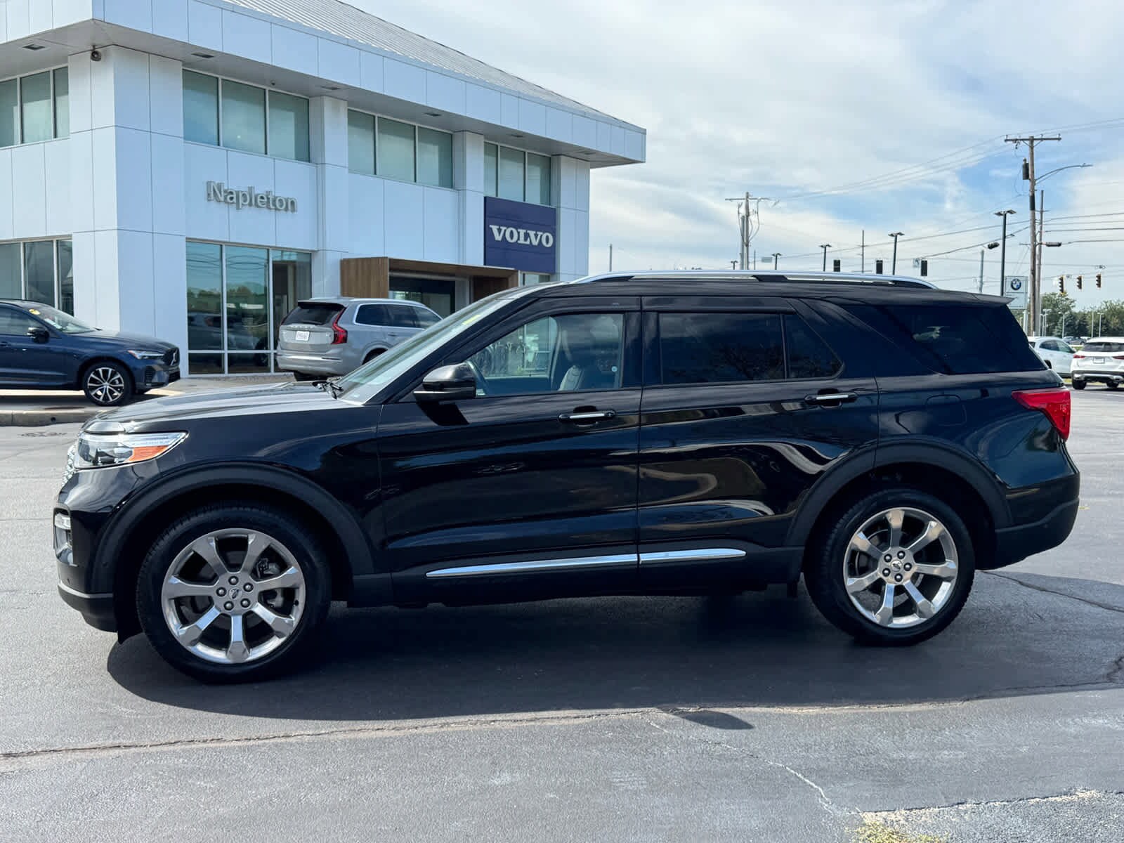 2020 Ford Explorer Platinum photo 2