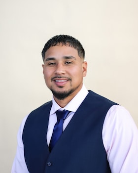 Staff member Primo Del Valle from 215e483af597